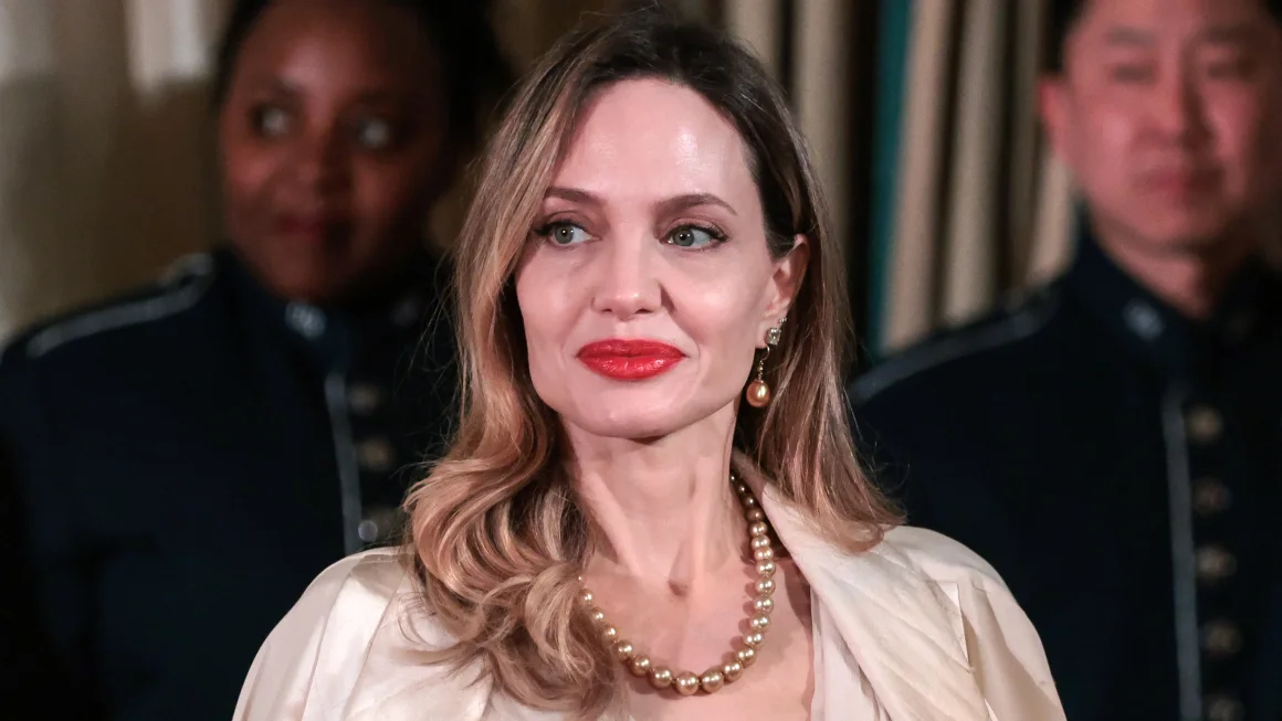 Angelina Jolie leave Hollywood